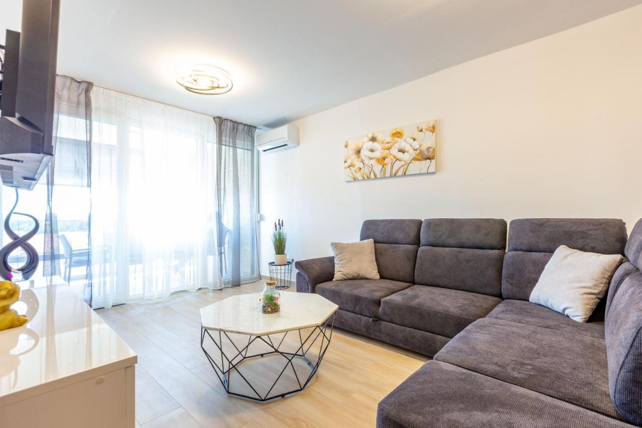 Apolon 2Bdr Apartment With Balcony 자다르 외부 사진
