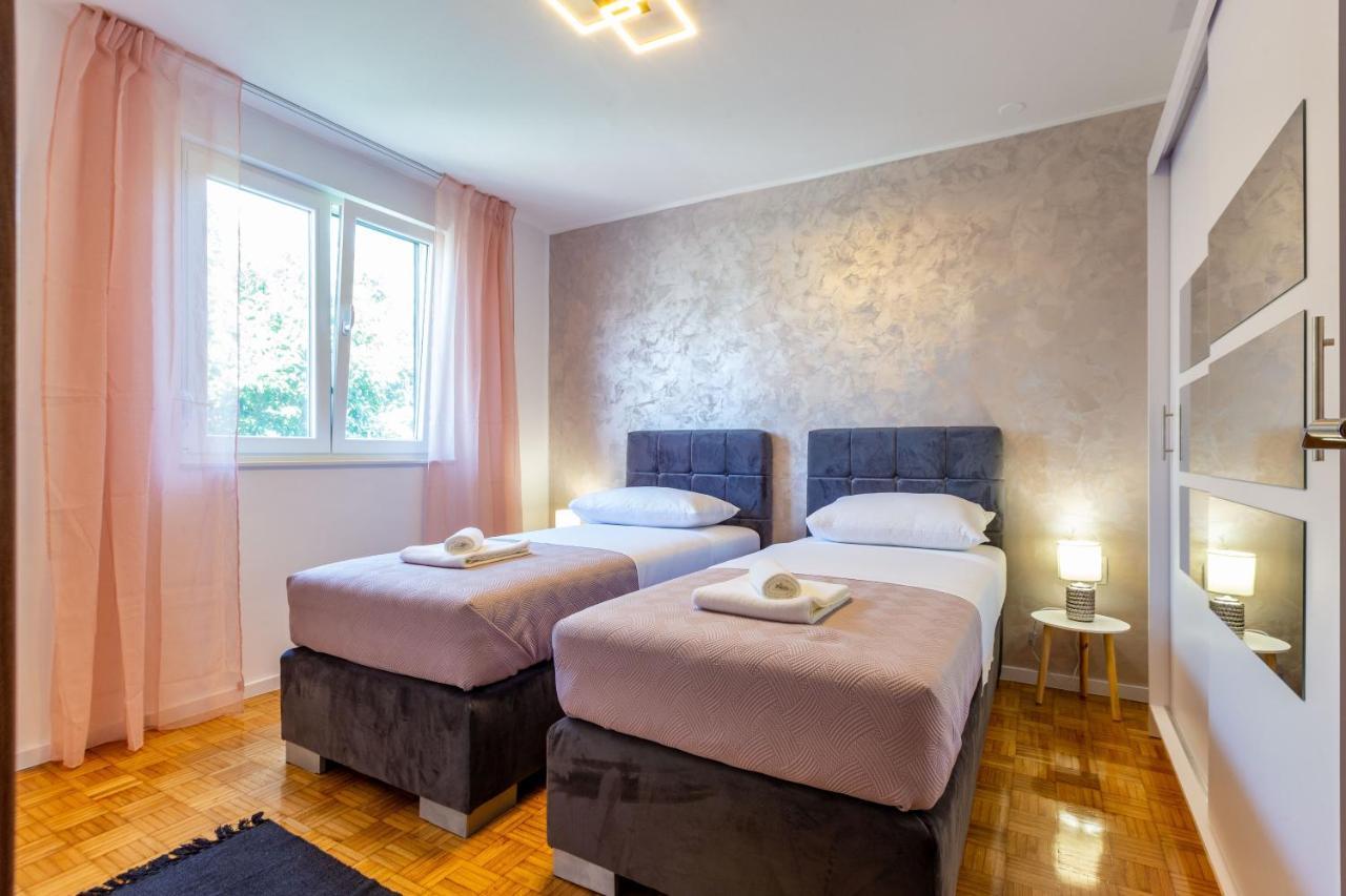 Apolon 2Bdr Apartment With Balcony 자다르 외부 사진
