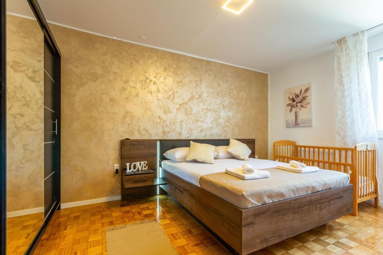 Apolon 2Bdr Apartment With Balcony 자다르 외부 사진