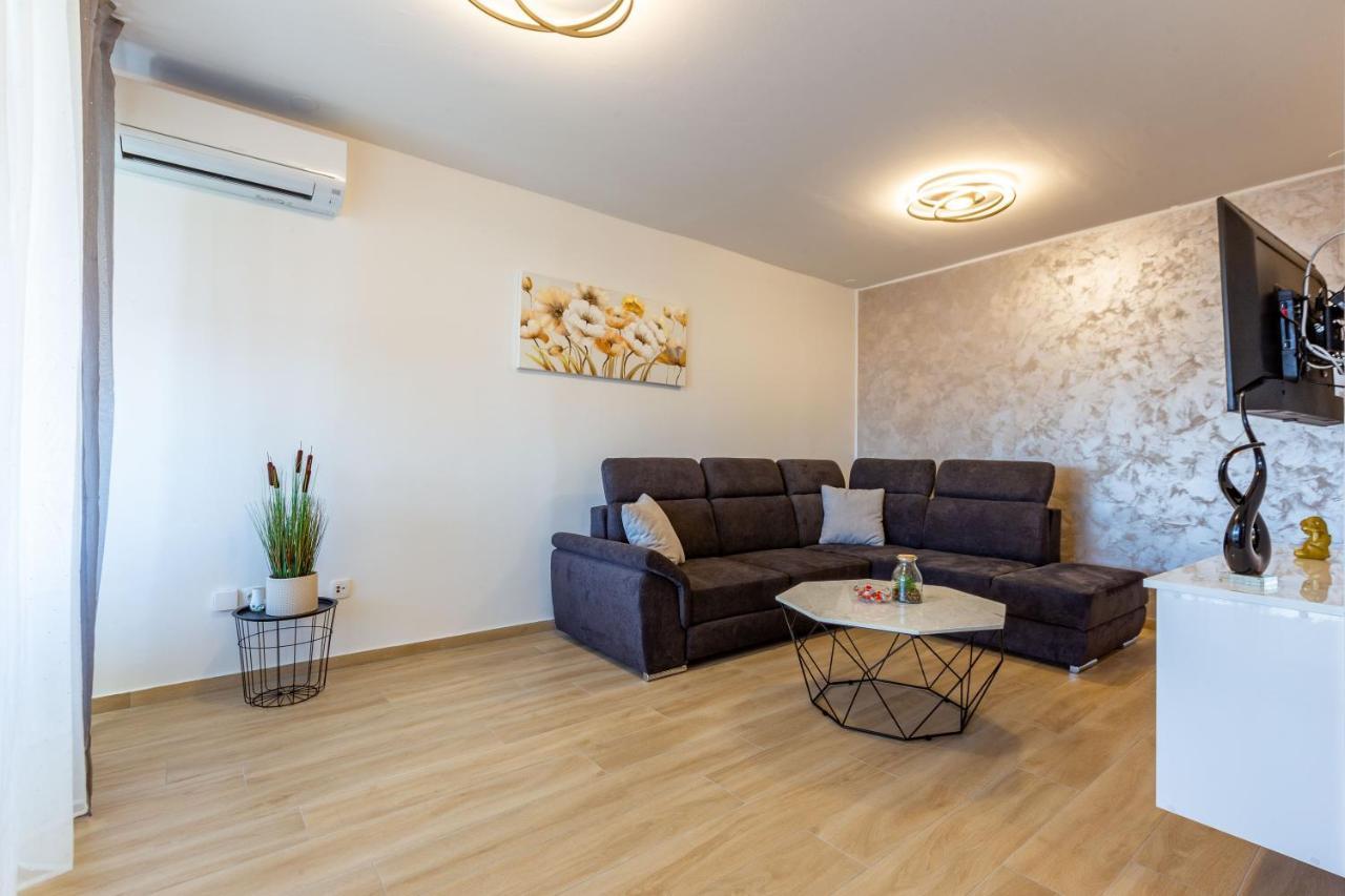 Apolon 2Bdr Apartment With Balcony 자다르 외부 사진