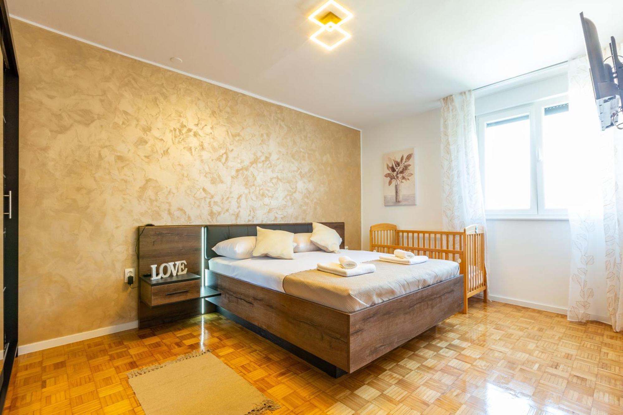 Apolon 2Bdr Apartment With Balcony 자다르 외부 사진